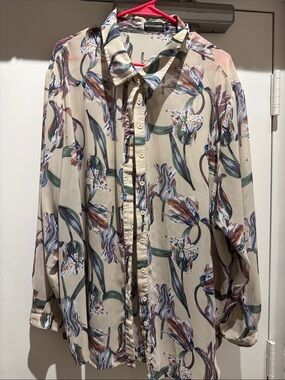 PrettyLittleThing Beige Floral Button-Down Shirt